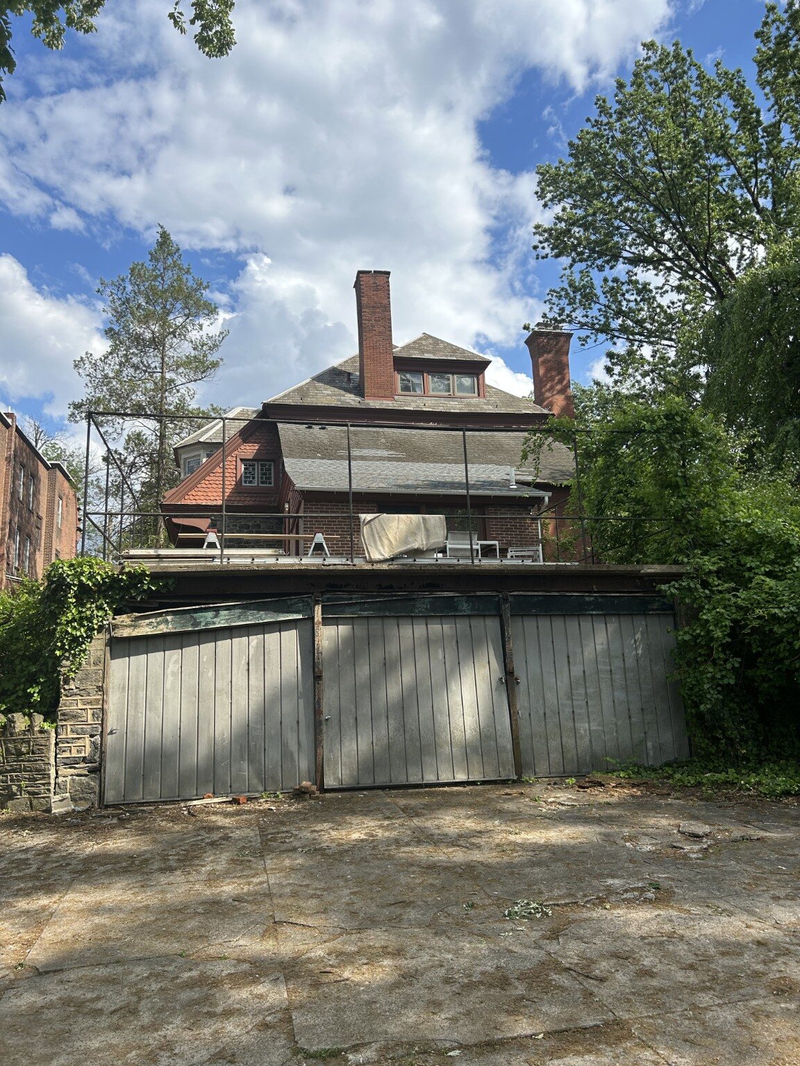 Original garage before reconstruction